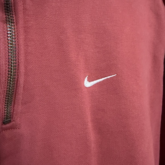 Nike Men's 1/4 zip Nike shirt - Picture 2 of 5